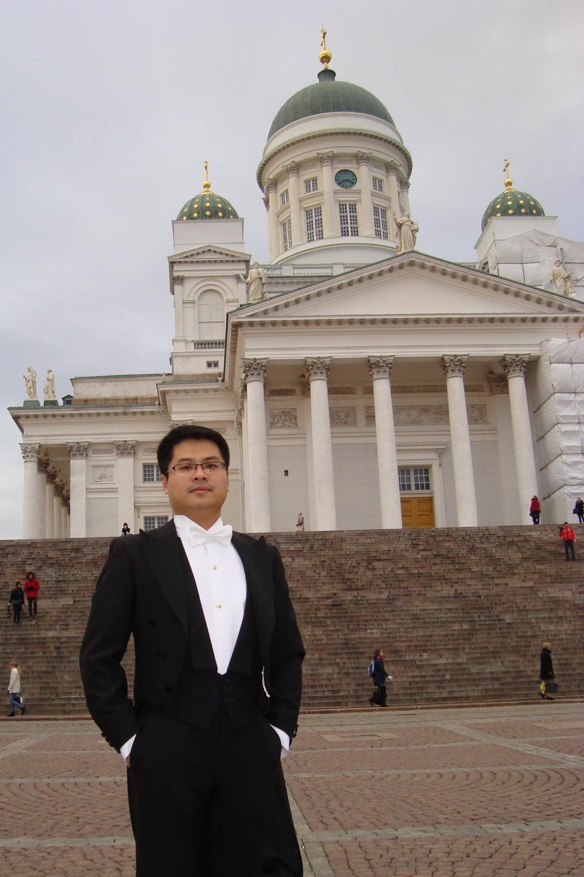Gao Yuan at Helsinki Cathedral and Senate Square